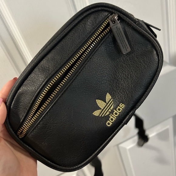 ** SOLD ** Adidas Waistbag - Picture 1 of 4
